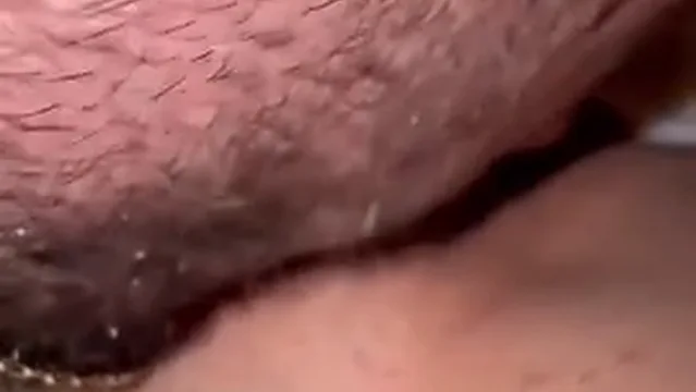 Rah Fnx faz sexo oral para o pauzudo