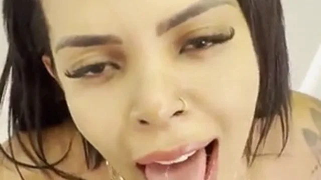 Putinha e Kawai fudendo dentro da xota