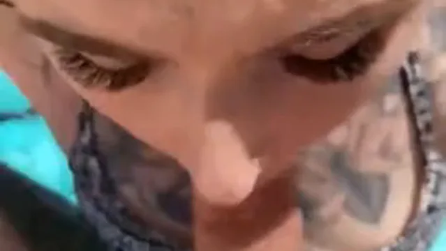 Raphaela Savanah Raphaela savana fazendo boquete babado na piscina
