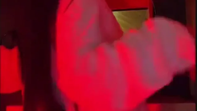bunny o fica provocando sem sutiã e só de calcinha