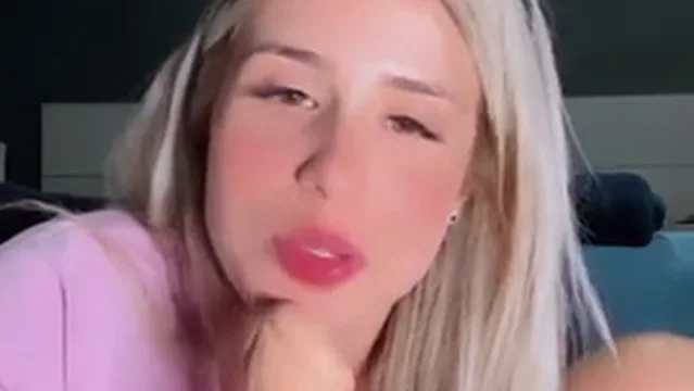 Loirinha esposa famosinha tomando cacete do amante